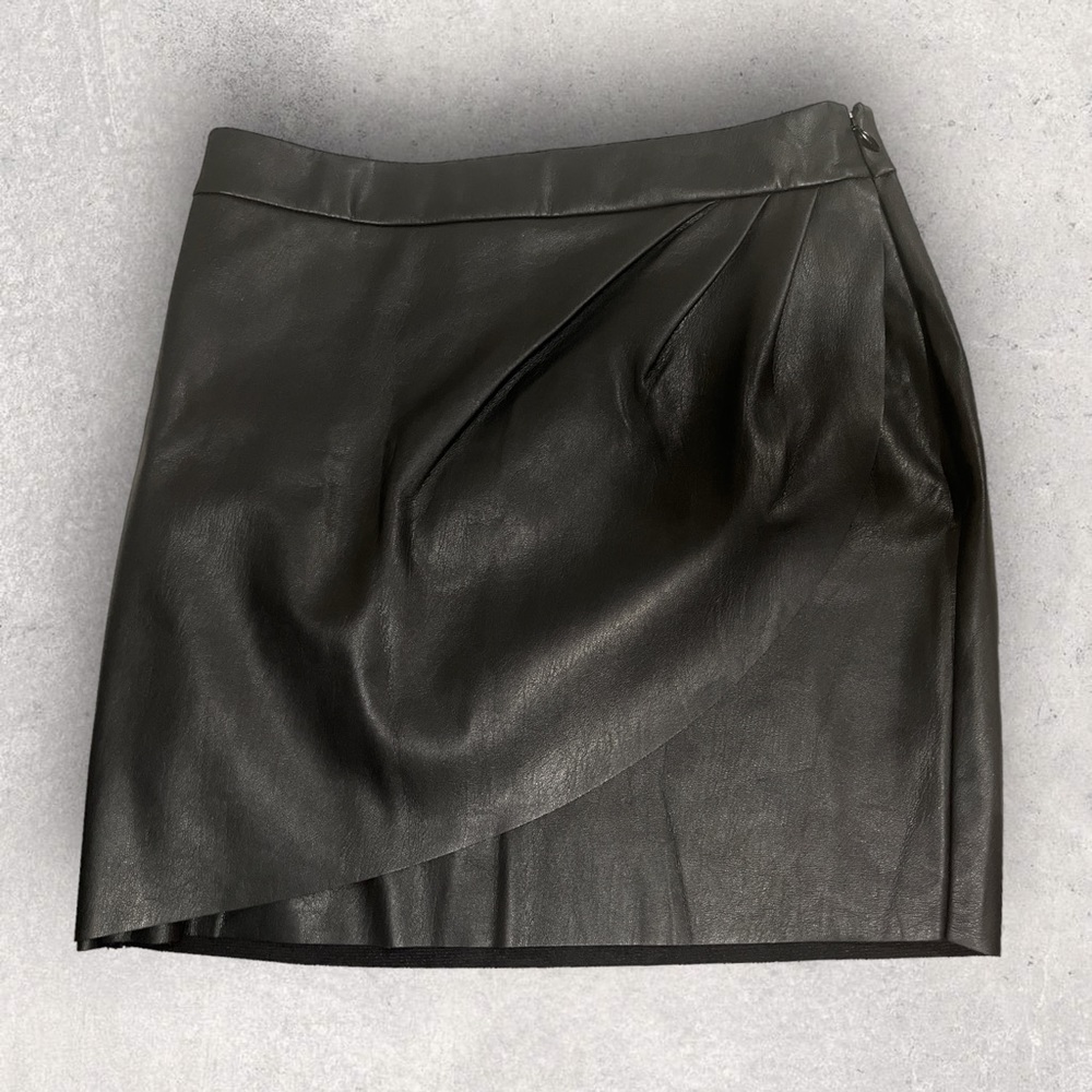 Mini skirt 🔥